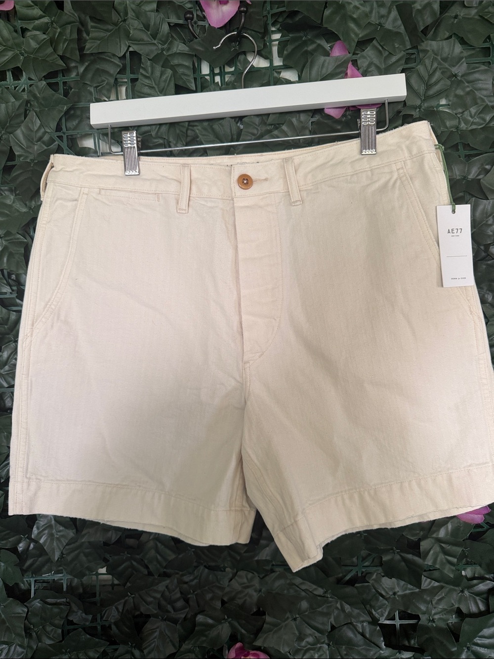 NWT AE77 Khaki Shorts Size 31